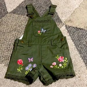 Child’s overalls. Buttons at bottom